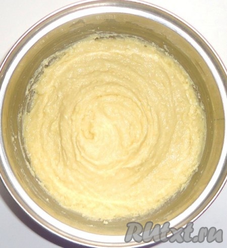 Добавить в тесто и хорошо перемешать.