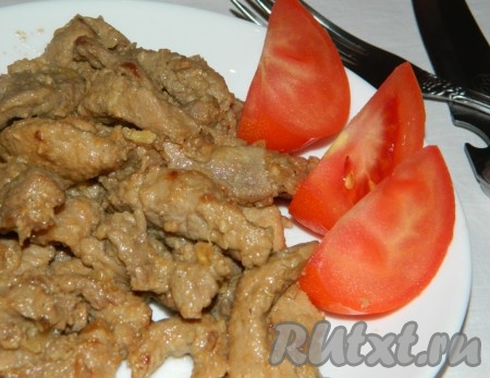 Готовые кусочки мяса должны стать мягкими и нежными. Жареную свинину по-корейски можно подать с любым гарниром или как самостоятельное блюдо.