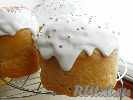 Вкусные и ароматные праздничные куличи готовы.