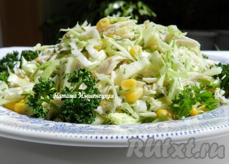 Салат из молодой капусты с кукурузой