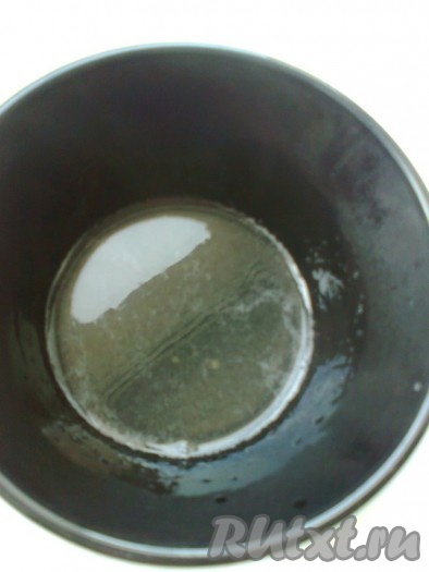 растопить в микроволновке 1 минуту при 450 Вт или на водяной бане. При необходимости процедить.