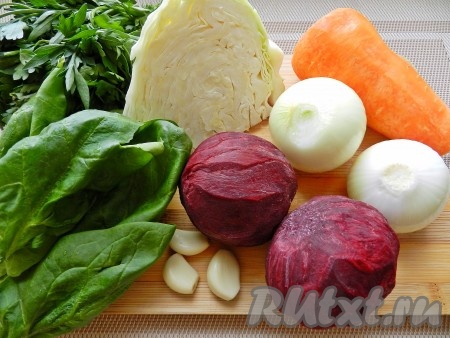 Мясо вымыть, залить двумя литрами холодной воды и поставить варить. Когда вода закипит, снять пену и варить бульон на медленном огне 1-1,5 часа в зависимости от мяса. 

Если в борщ добавляется фасоль, ее нужно заранее замочить в холодной воде (на ночь), а затем поставить варить одновременно с мясом, но в другой кастрюле. Фасоль в  зависимости от сорта варится от 20 минут до 1 часа.

Овощи помыть и почистить.