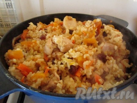 Вкусный плов из свинины с сухофруктами готов!

