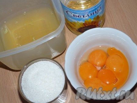 Белки отделить от желтков.  