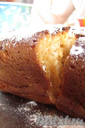 Готовность проверяем сухой спичкой. Если при протыкании тесто не прилипает к спичке - коврижка готова!&nbsp;
