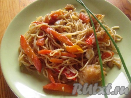 Лапша с соусом "Терияки" и рыбой готова!