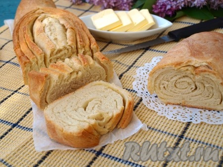 Остывший хлеб нарезать. Он получается невероятно вкусным!