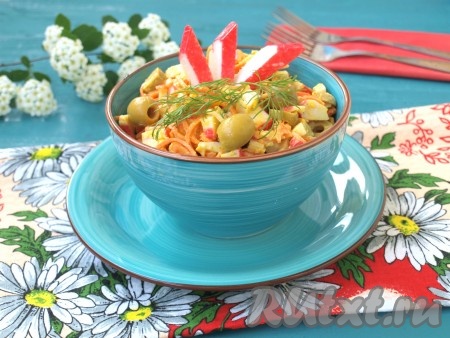 Салат с крабовыми палочками и корейской морковью
