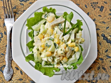 Салат с кальмарами, кукурузой и огурцами