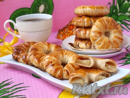 А вот так выглядят кольца ананасов в слоёном тесте в разрезе. Очень сочные и вкусные!
