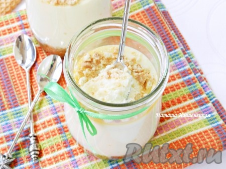 Вкусный и нежный творожный чизкейк с печеньем готов.