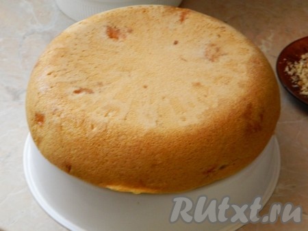 Выпекать фруктовую шарлотку на режиме "Выпечка" 50 минут.&nbsp;Готовый пирог вынуть с помощью чаши для варки на пару.
