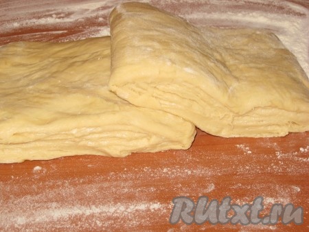 Затем достать и приступить к разделке: сначала разрезать на 2 части.
