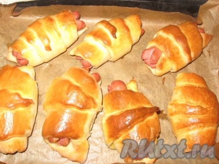 Выпекать в заранее разогретой до 200 градусов духовке 25 минут до румяного цвета.
