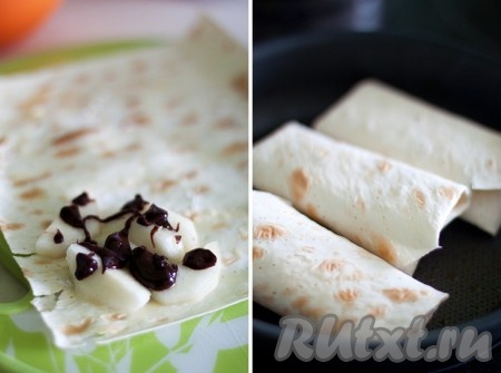 Затем присыпьте сахарной пудрой и выложите на край одного уголка груши. Кладите столько кусочков, сколько точно уместятся на ваш взгляд в конвертике, который вы и соберете, свернув лаваш. Не забудьте полить кусочки груши растопленным шоколадом.
