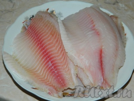 Филе рыбы промыть и обсушить.