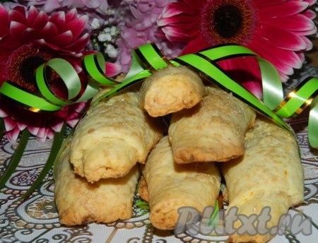 Готовое печенье достаём из духовки, даём ему остыть и угощаемся вкусной выпечкой.