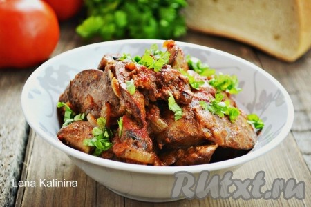 Куриная печень с шампиньонами на сковороде