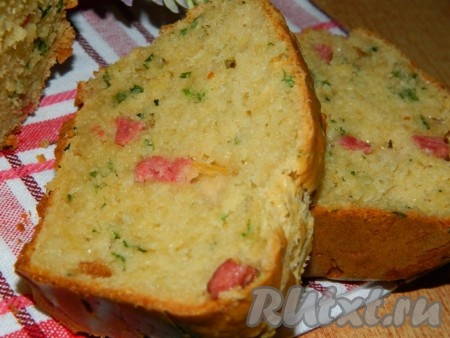 Остудить и подавать к столу вкусный хлеб с начинкой. 
