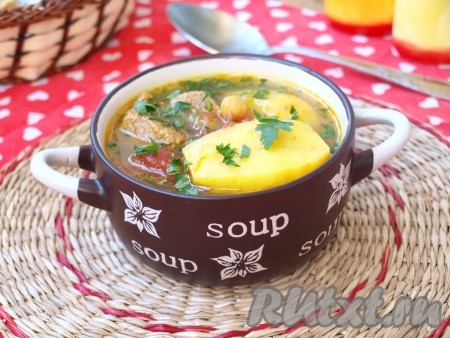 Насыщенный и вкусный мясной суп готов! При подаче посыпать свежей петрушкой. Рецепт приготовления бозбаша из говядины прост, обязательно порадуйте близких таким вкусным супчиком.
