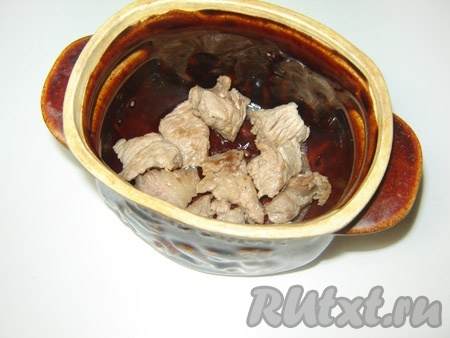 Слой мяса в горшочек
