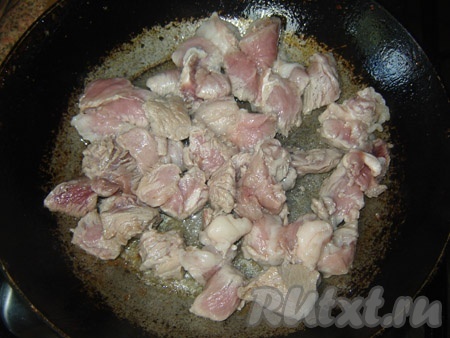 Обжариваем мясо