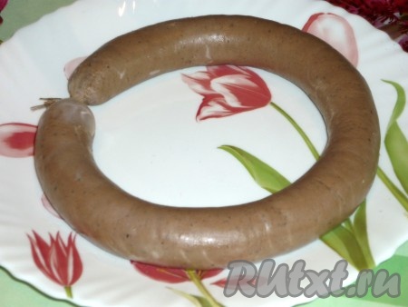 Когда кишка будет заполнена, связать два конца вместе. 