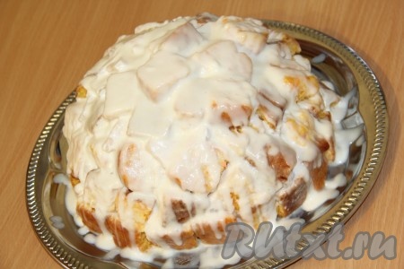 Полить торт оставшимся кремом и поставить в холодильник на ночь.