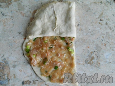 Далее этой частью лепешки накрыть еще одну часть.