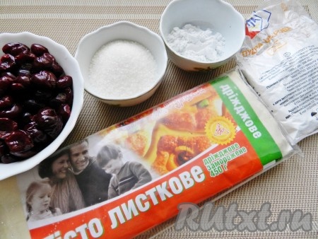 Ингредиенты для приготовления слоеных пирожков с вишней
