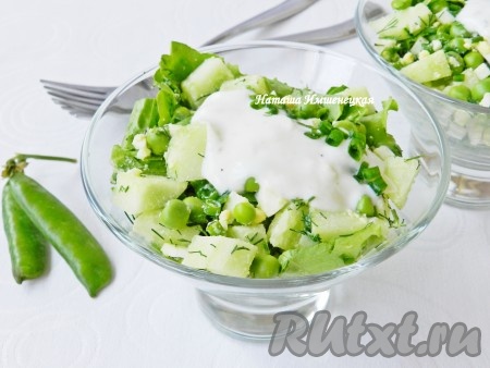 Салат с зеленым горошком и свежими огурцами