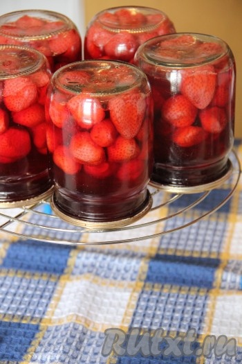 Рецепт компота из клубники на зиму