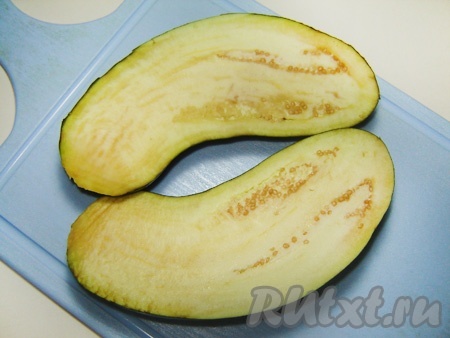 Разрезаем баклажаны