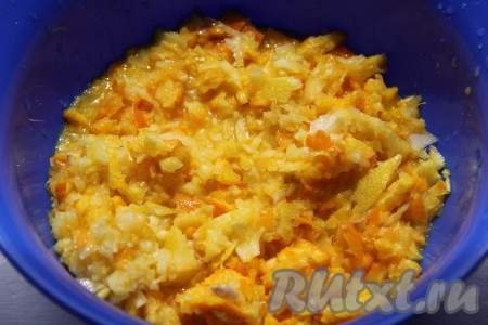 Апельсины и лимоны измельчить в блендере вместе с кожурой.
