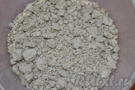 Халву раскрошить.