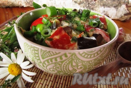 Тушёные баклажаны с картофелем и сметаной