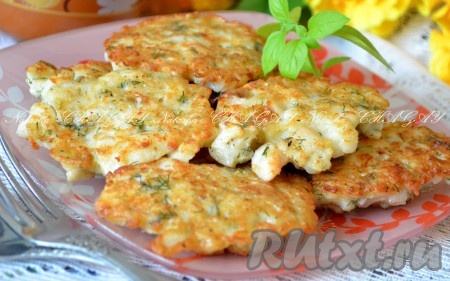 Подавать готовые рубленные котлеты из рыбы с цветной капустой с любым гарниром по вкусу. Очень вкусно, советую попробовать.
