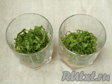 Выложить его сверху кукурузы.