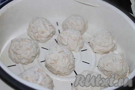 Готовить куриные кнели на пару 25 минут.