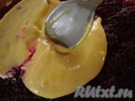 Обильно обмазываем "шубу" майонезом со всех сторон.