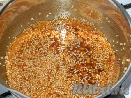 Пока мясо запекается, довести до кипения оставшийся маринад и проварить минут 5. Процедить. Можно подавать вместе с мясом. 

Маринад получается исключительно для любителей остренького!