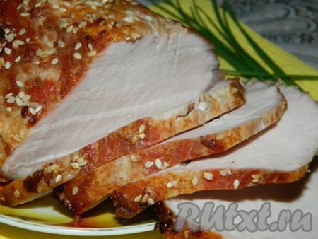 Даже постояв в холодильнике, мясо остаётся сочным.