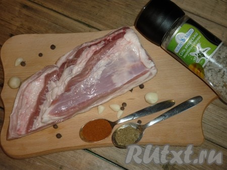 Ингредиенты для приготовления сала, вареного в пакете