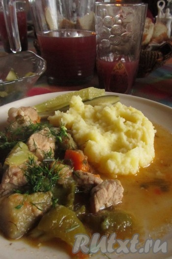 Свинина, тушёная с баклажанами и перцами
