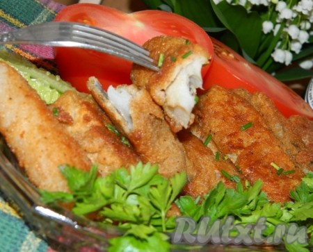 Можно подать рыбные палочки и как самостоятельное блюдо, и с любым гарниром.
