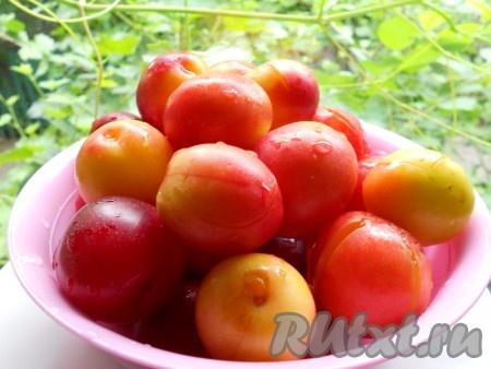 Сливы хорошо помыть, удалить хвостики.