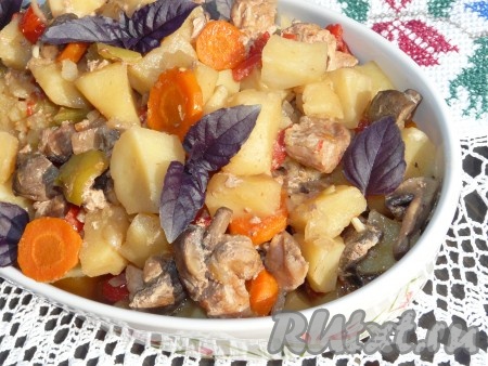 Свинина с овощами, запеченная в рукаве