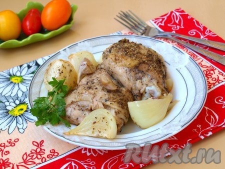 Курица, запечённая с луком