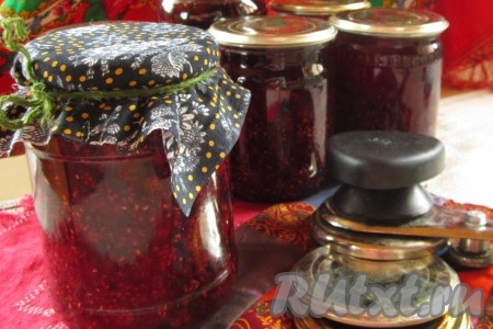 Полезное, ароматное малиновое варенье "Пятиминутка" готово! Наивкуснейшее лакомство, сваренное по этому рецепту, напомнит Вам о лете темными зимними вечерами!
