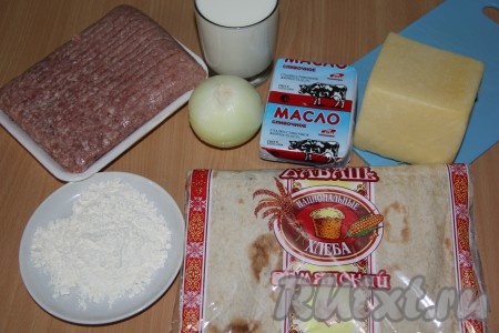 Подготовить продукты для приготовления ленивой лазаньи.
